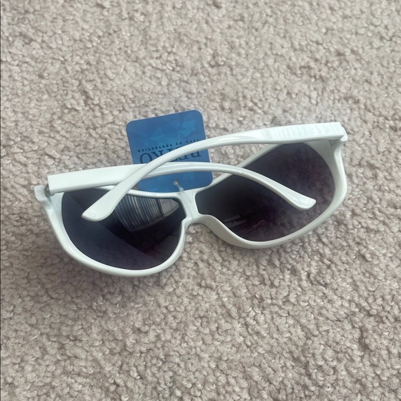 White Sunglasses with Dark Lenses - Picture 3 of 5